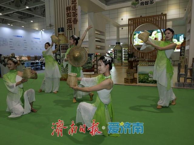 2025中国（济南）“泉·茶”国际文化艺术周启幕，泉韵茶香引中外宾客共赏