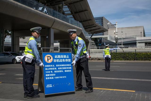 G40明起开“堵”、景点赛场游客激增……国庆长假，上海交通出行压力凸显