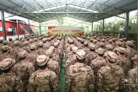 光荣启程！武汉经开区欢送新兵图片