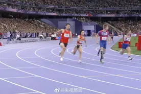 祝贺！残奥会4x100混接中国队两破纪录夺冠图片