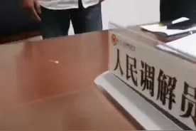“老人被撞伤扔绿化带冻5小时无人问”，离奇事故引发网上各种猜测，记者调查还原事故真相图片