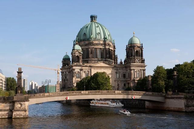 欧洲亚文化之都，“穷而性感”