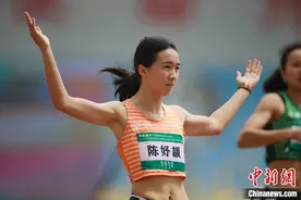 全国田径冠军赛：战胜偶像，15岁陈妤颉创纪录夺金图片
