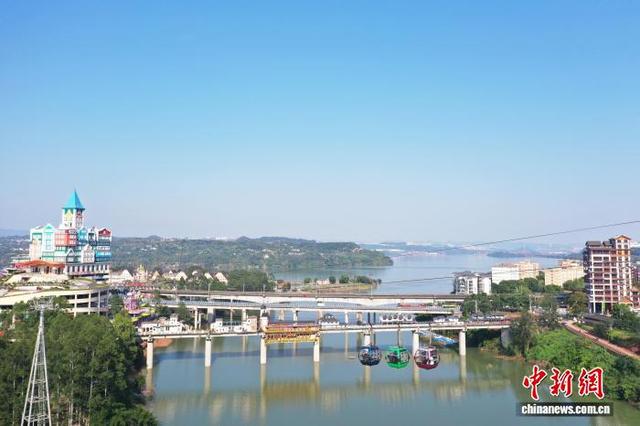 三峡库区高水位运行 沿江小镇现高峡平湖美景