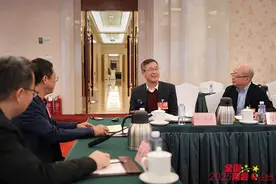 委员“加班”开“小会”，都聊些啥？图片