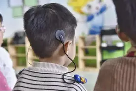 人工耳蜗让世界从无声到有声，感受爱的光热图片