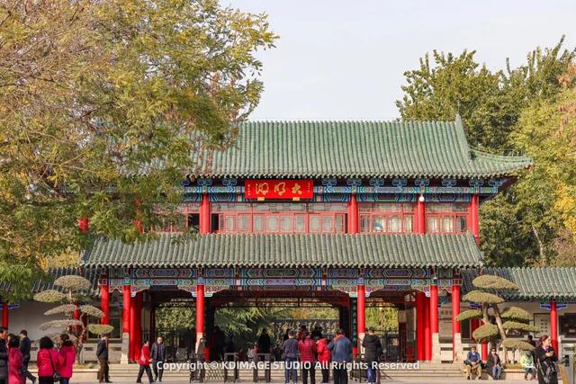 趵突泉涌玉龙，青石板映唐宋灯火，济南版“江南”在此