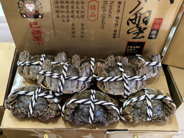 京东大闸蟹“爬上”深港消费者餐桌 四个口岸支持提货