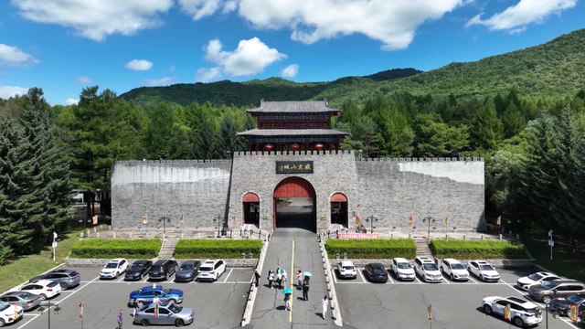 横道河子暑期旅游热潮：避暑胜地与多元文旅的清凉交响