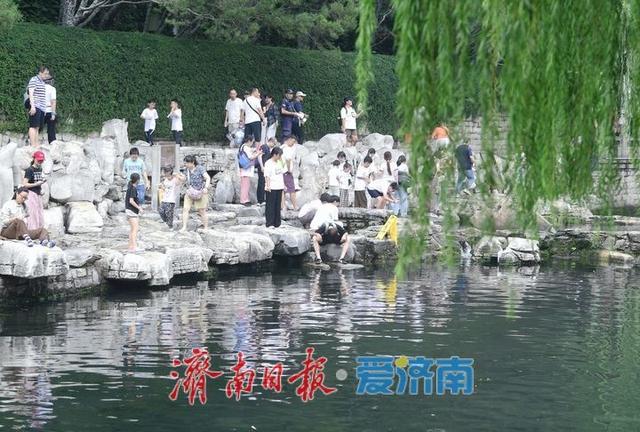 黑虎泉水位今年首次突破29米，较去年提前14天