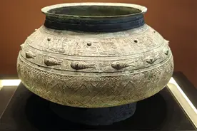三星堆“生僻字”+1  来看首次露面的青铜瓿（bù）图片