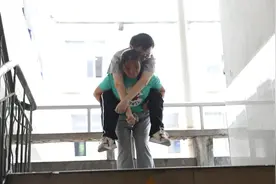 湖南好人丨湖南冷水江这位母亲用爱托举出孩子未来图片