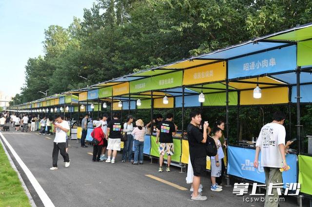 组图丨月亮岛上云南泼水节开泼啦！“逗着云南嘉年华”启幕