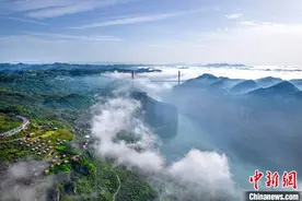 贵州乌江源百里画廊吸引游人图片