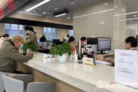 乌鲁木齐市社保医保等196项政务服务实现“兵地通办”图片