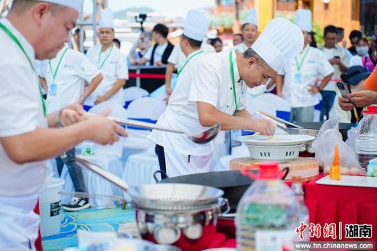 2025“福地怀化”美发美食活动周启幕 文旅融合激活产业活力
