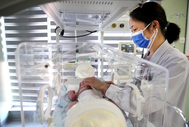 川观夜读丨700余人搜救内蒙古山洪失联人员；明日迎来第八个中国医师节；俄罗斯梁赞州工厂火灾事故已致20人遇难