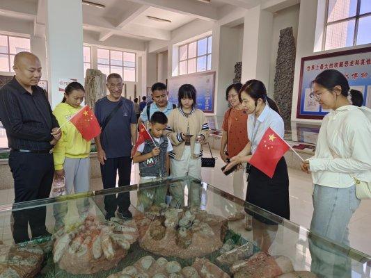 霸王龙寻亲  蒙童胜境联动 快！带孩子来平邑天宇自然博物馆“抓”恐龙