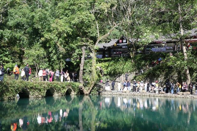 荔波“淡季”变旺景，暖阳山水引游客打卡旅居