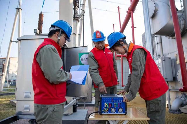 襄阳变电二次检修二班荣获“全国工人先锋号”荣誉称号