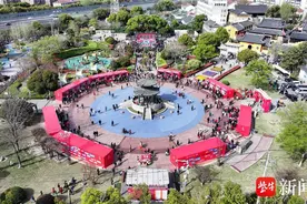 玉祁“三月三”凤阜民俗活动中，“宇树机器人”现身，省唯一“象棋特色街道”授牌图片