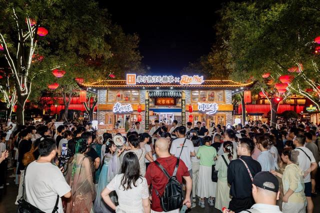 同福客栈“空降”大唐不夜城！沉浸式快闪激活西安文旅新体验