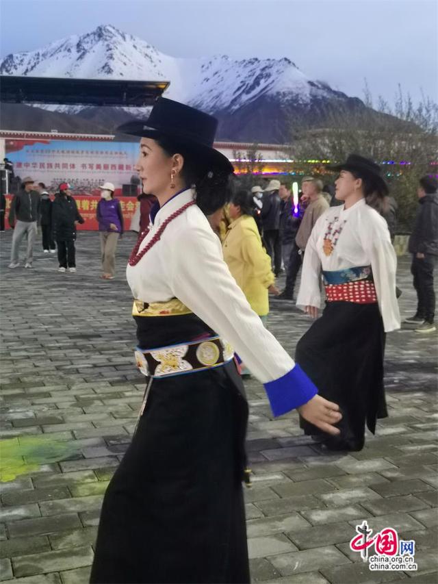 高舜礼：蹚出一条高原特色的旅游之路(组图)