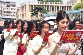 沙市第一中学举行“十八而冠 青春礼赞”2025届高三成人礼图片