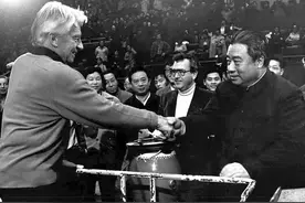 1979年卡拉扬率柏林爱乐乐团访华演出，他未竟的心愿是什么？图片