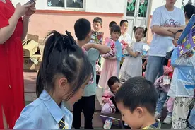 莱阳怡康老年公寓为幼儿园孩子们送价值7000元爱心礼物图片