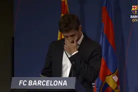 这一幕似曾相识！罗贝托告别发布会上落泪，效力18载未能一生一队图片