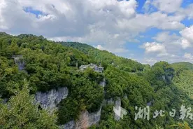 特色民宿受热捧！野三关穿心岩成为民宿预订热门地图片