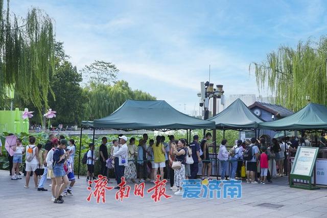 一年四季 泉在济南丨秋游大明湖，画舫入画来