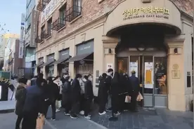 行百公里等数小时 韩国一网红店现“我为面包狂”图片