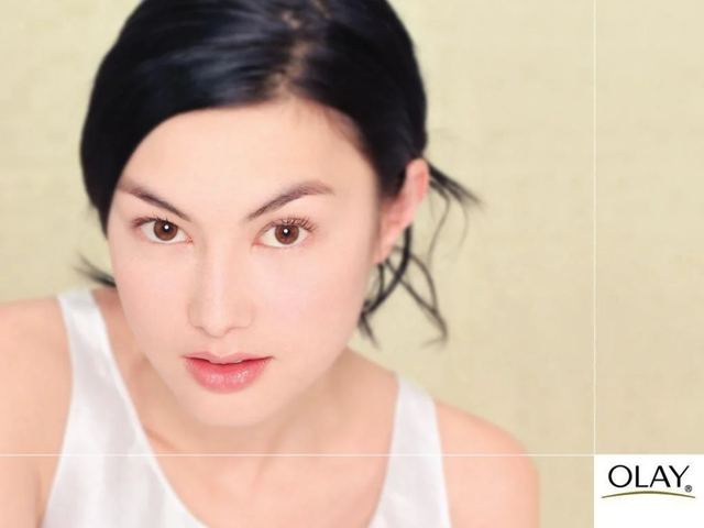 迷倒谢霆锋的玉兰油姐姐，25年后变成这样了？