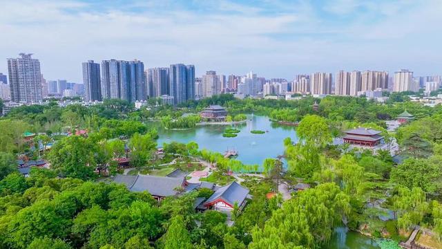 兴庆宫：寻迹唐诗古韵 邂逅“云想衣裳”的浪漫