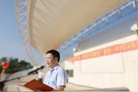 开学第一课｜望城一中校长刘宇：用3个热点打开“读书观”“交往观”“苦难观”图片