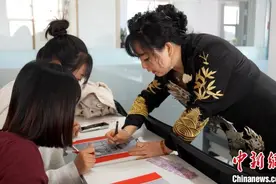 黑龙江同江：鱼皮绘吉祥 “艺”起迎亚冬图片