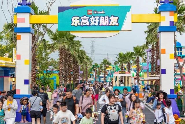 暑假“余额”不足！上海乐高乐园迎开园以来客流高峰