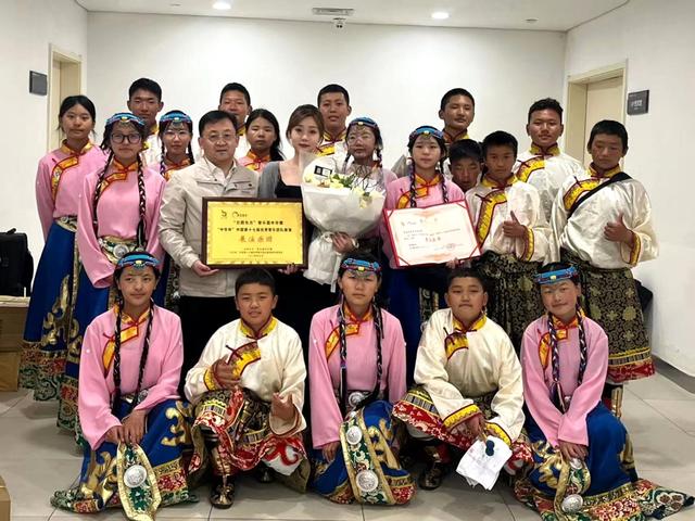 上海校长援青三年：AI实验室落地，青少年管乐团进京