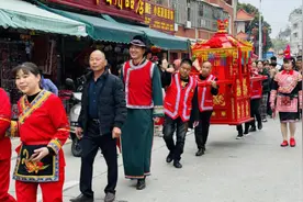 龙行龘龘 码头有“囍”！南安市码头镇这对畲族新人的传统婚礼浪漫又新奇图片