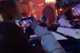 上海迪士尼女童为捡发箍跳车，到底谁担责？