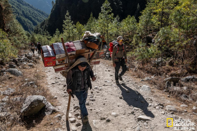 夏尔巴人不是有钱人登顶珠峰的工具，这个少年想彻底改变登山行业