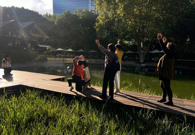 申城秋日暖阳上线，公园街头处处好风景