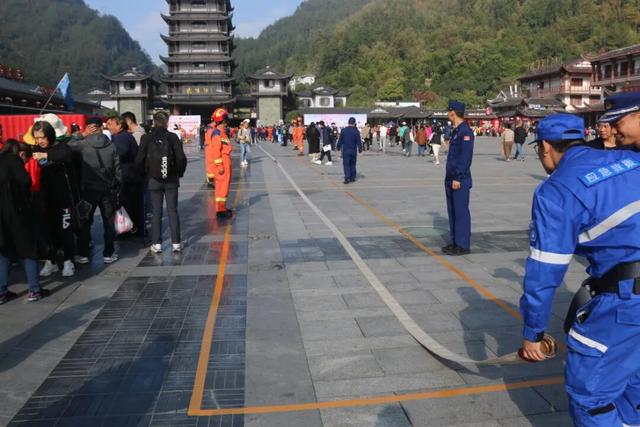 直播预告 | 武陵仙境·火患无踪！25日18时，“火焰蓝” 带你漫游武陵源千古情景区，解锁景区消防全攻略