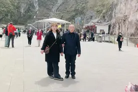 26℃丨尽孝上班两不误！她关掉工厂回乡，带着父亲同住养老院8年图片