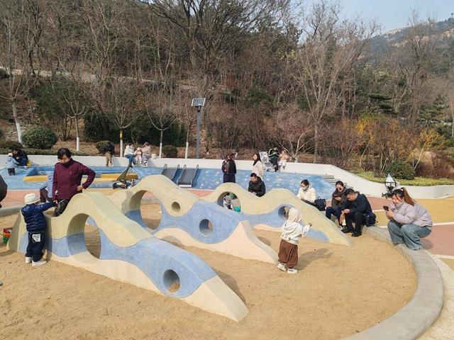 周末，游山人气旺！