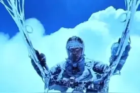 男子玩滑翔伞遭遇云吸后生还，滑翔伞爱好者：他现在是圈内神一般的存在图片