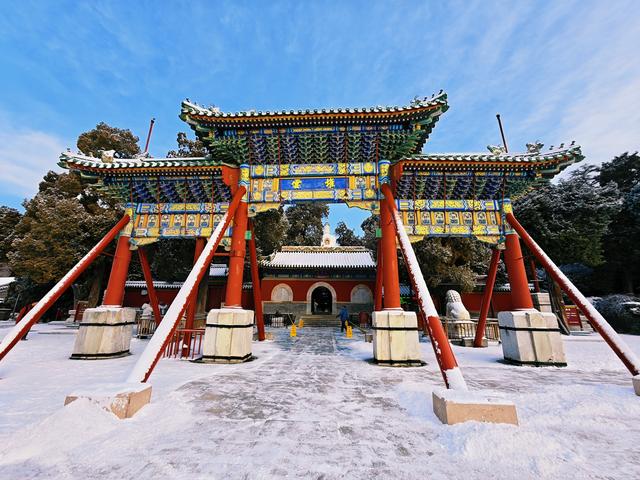 银装素裹美如画，这是初雪为北海公园写下的限定情诗