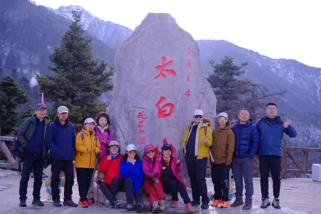 百人户外团队从险峻七女峰到云端天圆地方，爱徒步更爱大自然
